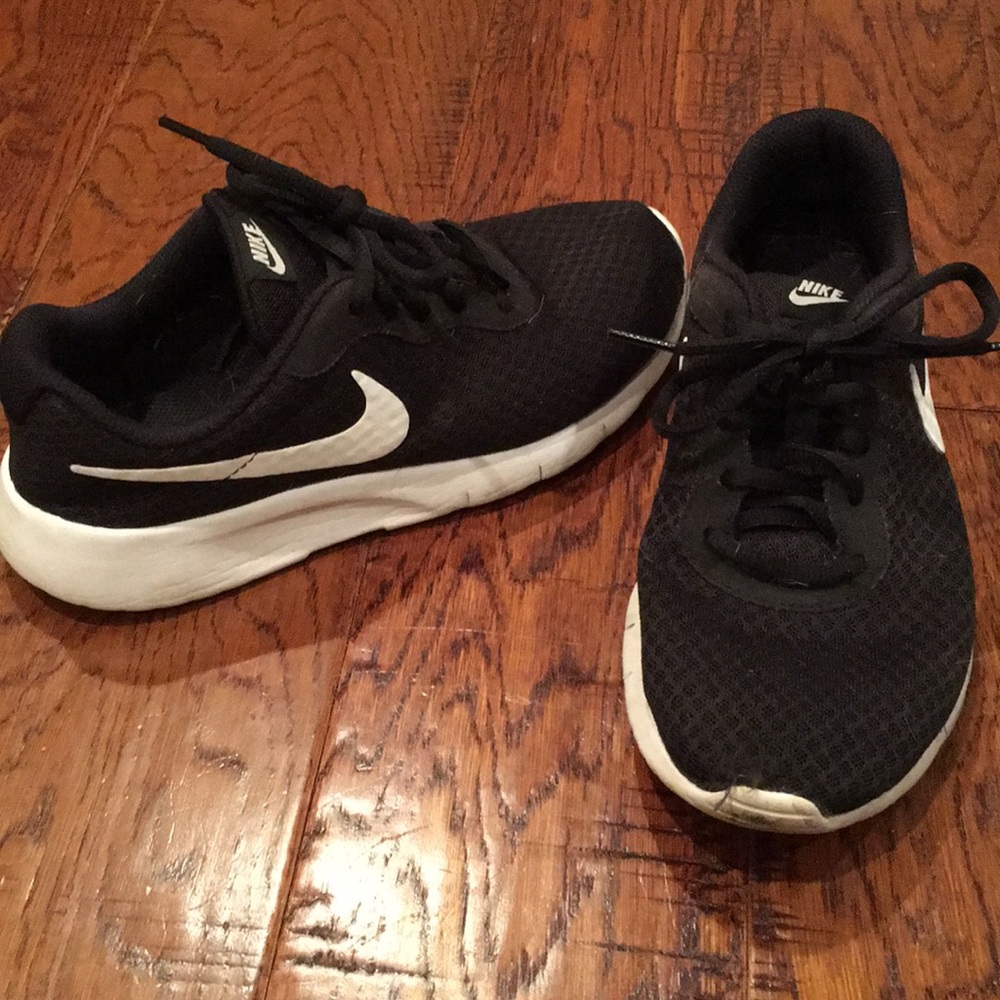 Nike Tanjun Shoes